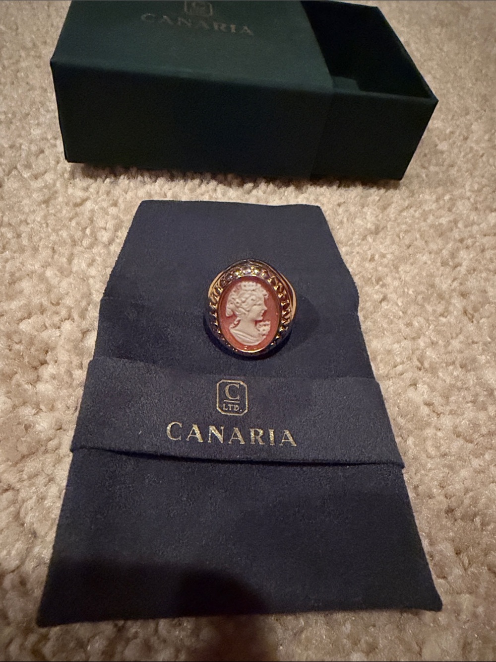 NEW Canari Gold-Tone Cameo ring